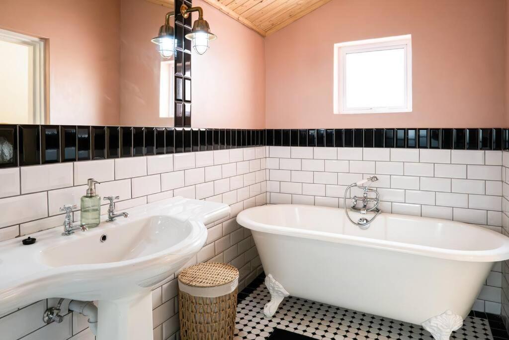 Casa Caprice - A 3 Bed Steps From The Hébergement de vacances Le Cap