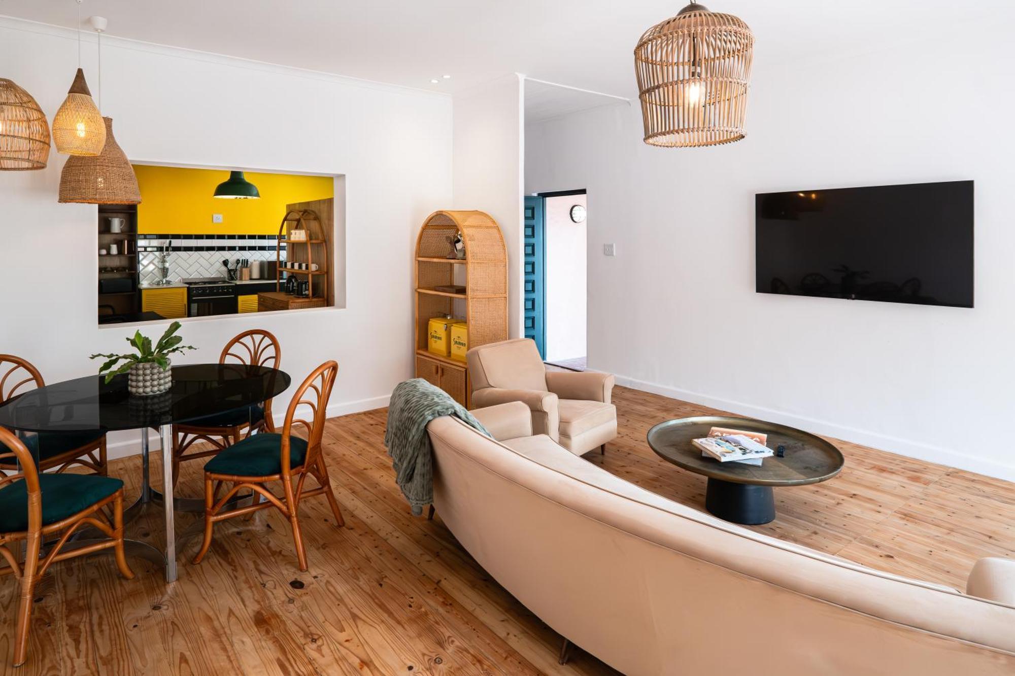 Casa Caprice - A 3 Bed Steps From The Holiday home